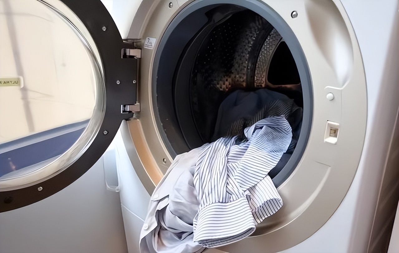 回南天衣服晾了一个星期终于臭了,阴雨天衣服晾不干小妙招