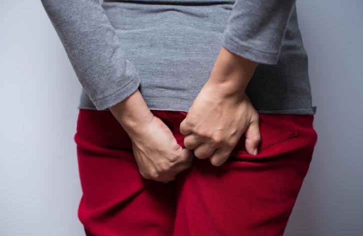 当女生洗澡时有了尿意，直接站着解决？可能会招来这些健康问题