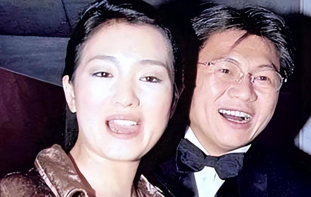 巩俐第几次陪同法国总统访华,巩俐随同法国总统访华视频