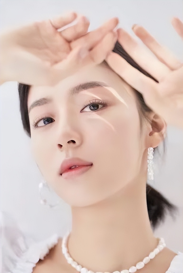 J子婷“花语焕颜组合”功效时代下，它重塑了美白产品的高水准