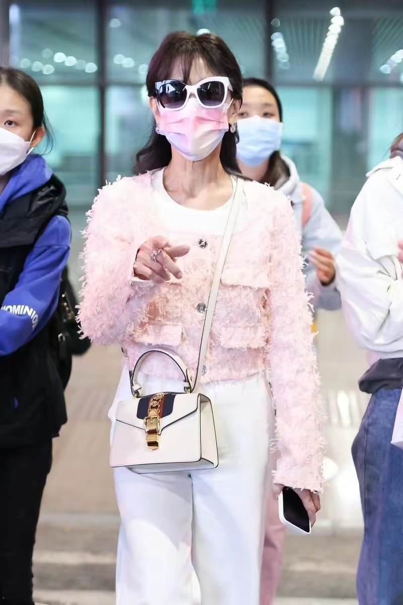 赵雅芝最好看的阔腿裤,赵雅芝秋冬季大红外套搭配图片