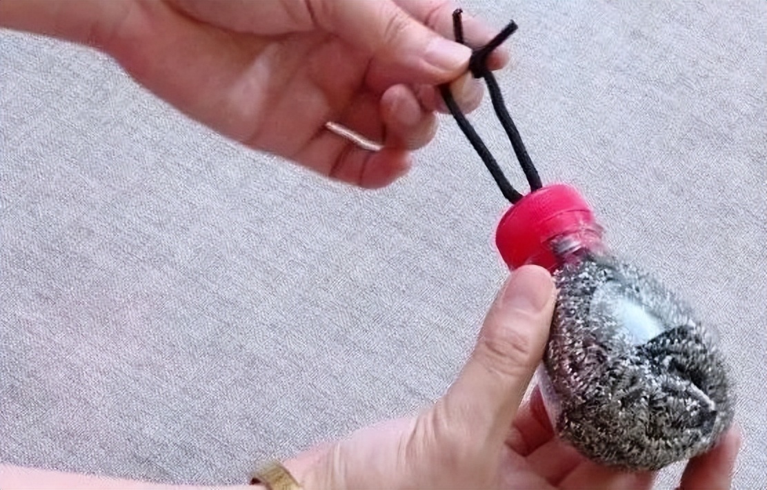 钢丝球沾满污渍怎么清洗,钢丝球的油污怎么去除