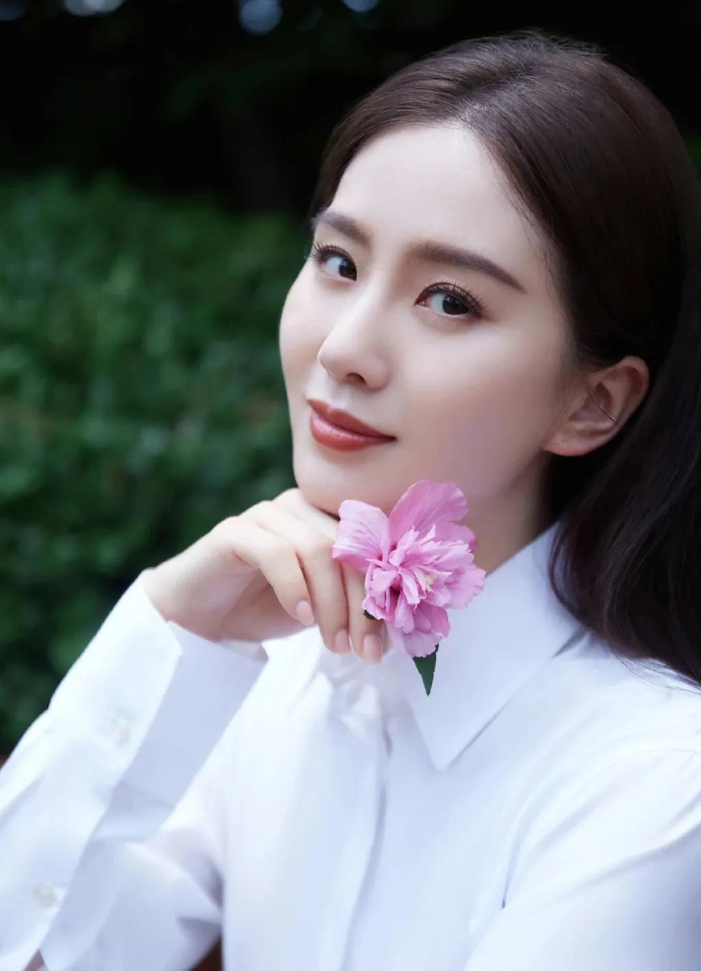 红色的枫叶新疆歌曲,红色的枫叶花语