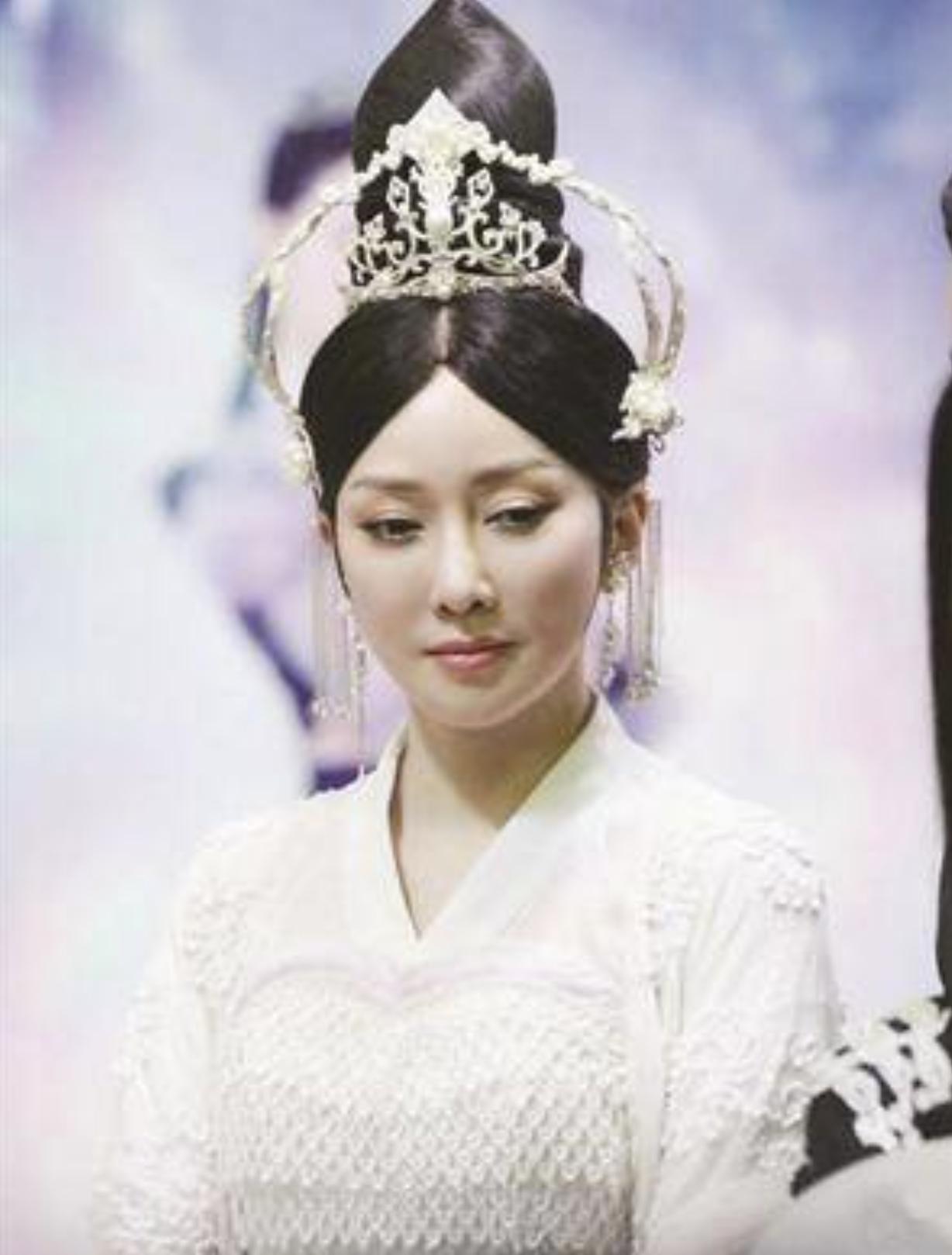 走出国门萨顶顶完整版,萨顶顶爆红后走出国门