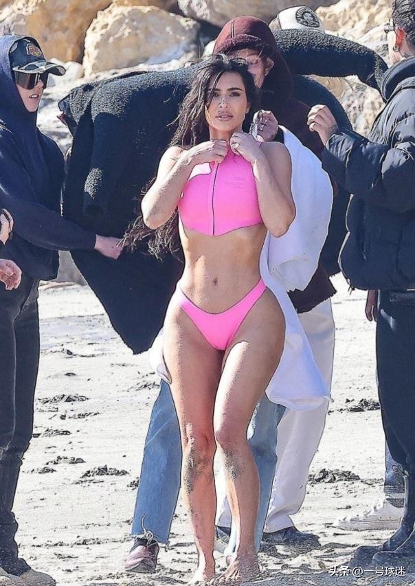 金卡戴珊新照晒超级小蛮腰,17岁的卡戴珊有多美