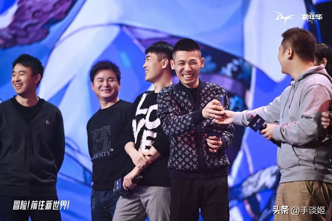 曾经的八百万勇士现在还剩多少,4700万勇士穿西装打团