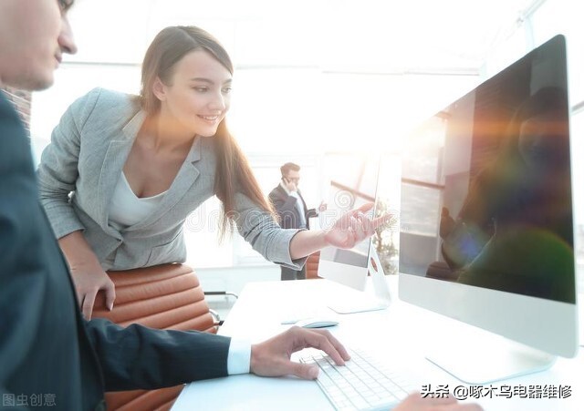 电脑老是几分钟就会出现壁纸,电脑几分钟后自动出现壁纸广告