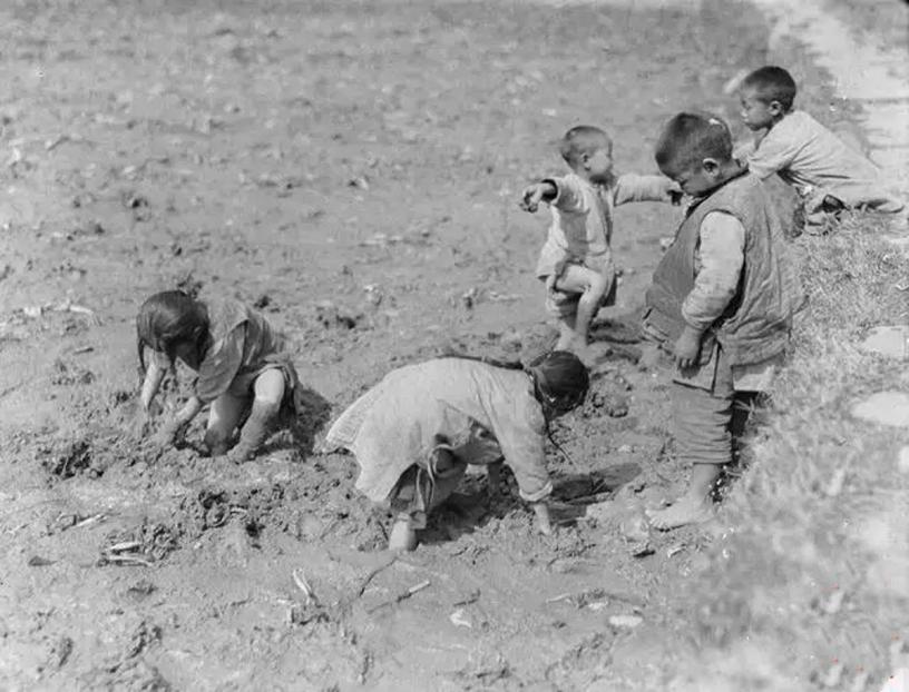 从年入百万，到月薪1500，她的生活正被一栋老宅摧毁