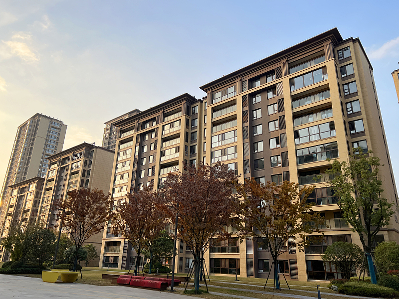 同户型边户比中间户贵多少,同一楼层中户和边户哪个贵