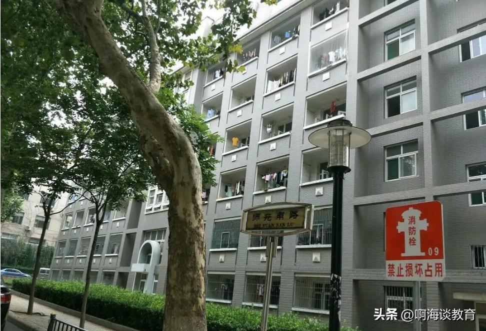 山东师范大学宿舍被新生吐槽,网友说,公办高校有这样就知足吧