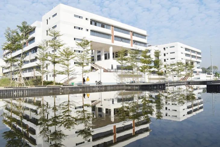 鸿凯家具|实拍广西南宁技师学院新宿舍双层铁架床