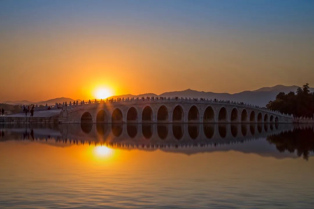 怎样才是正确的摄影拍摄姿势,学会这9个摄影技巧