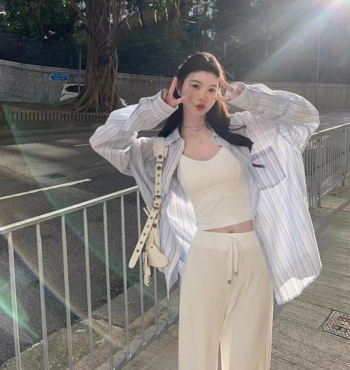 今年流行衬衫穿反了吗,男士穿衬衫要不要穿背心