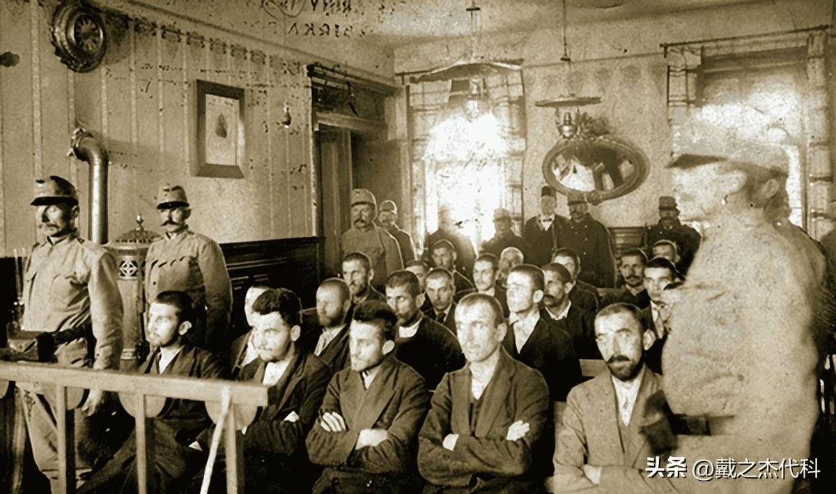 日军当着国军的面杀俘虏,日军侵华兽行