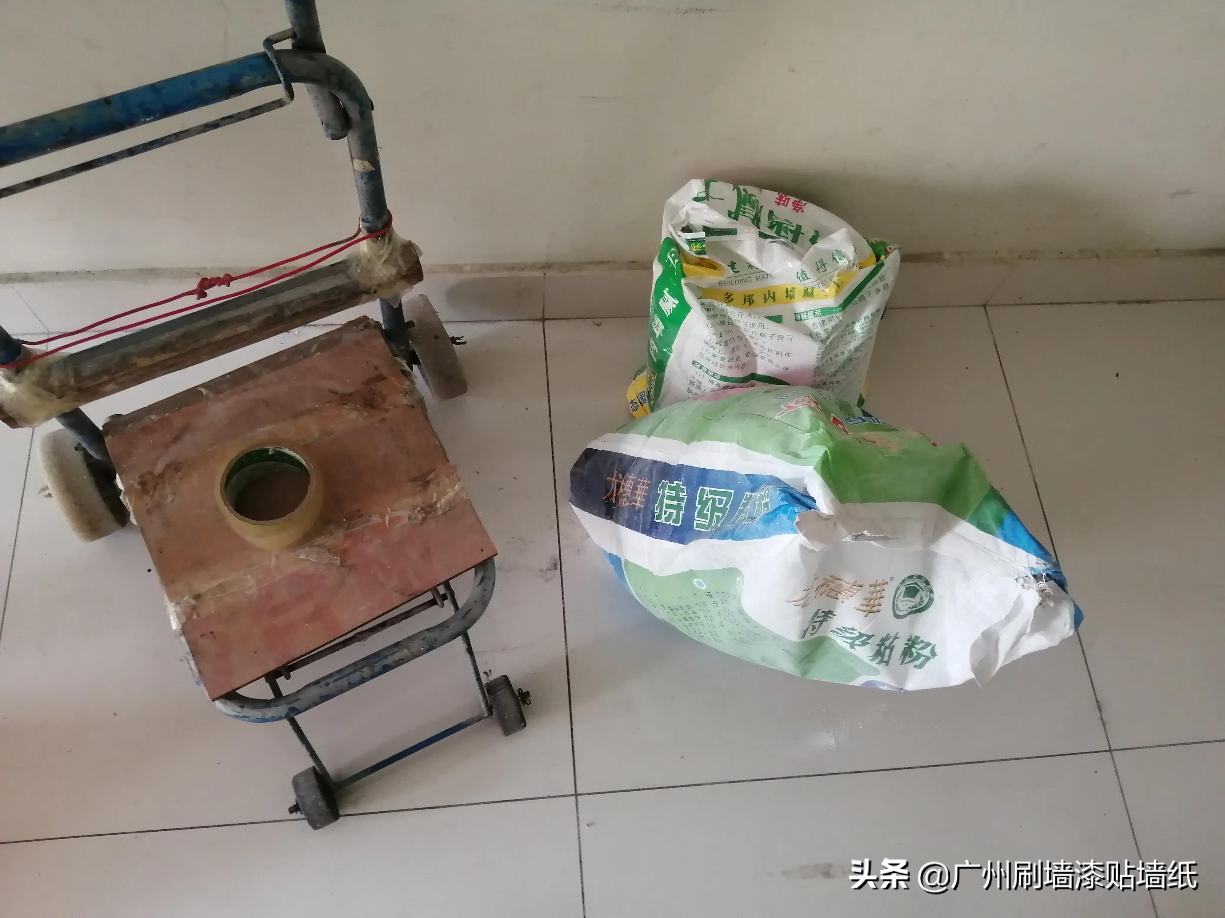 墙面掉灰可以直接刷乳胶漆吗,墙面摸起来掉灰的补救方法