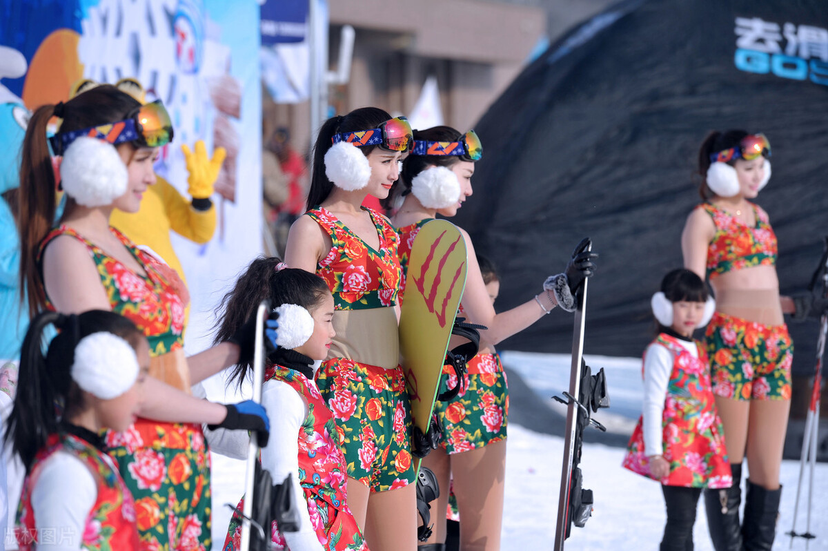 地摊上20元一件的衣服你敢买吗,20元地摊货快消品