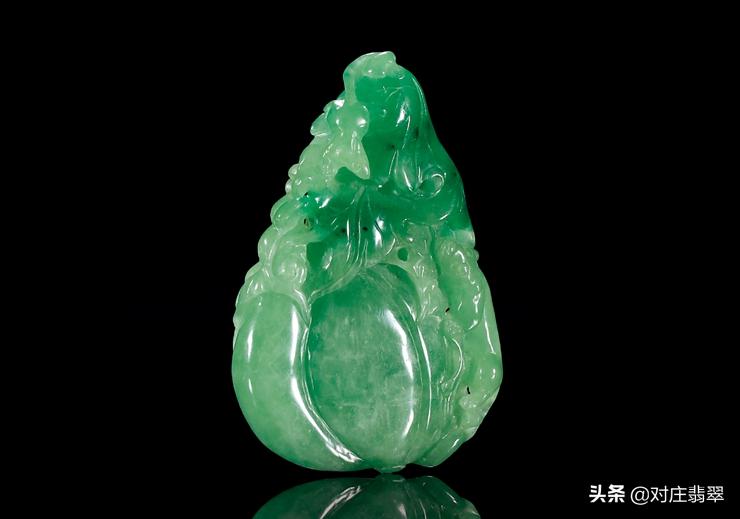 清代阳绿翡翠雕件,清代翡翠糯冰种雕件价格