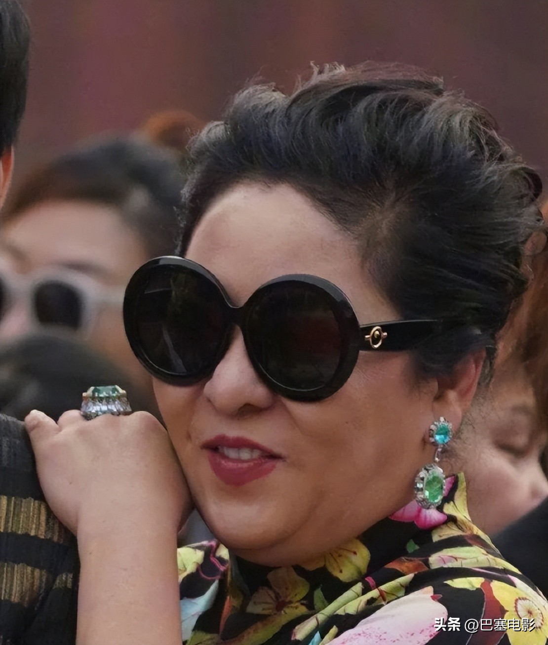 泼天的富贵，藏不住的身份地位，都在这豪门明星的珠宝首饰里了