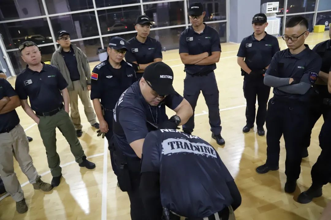 教官演示纳丽德机械棍,纳丽德教官版机械棍暴力测试