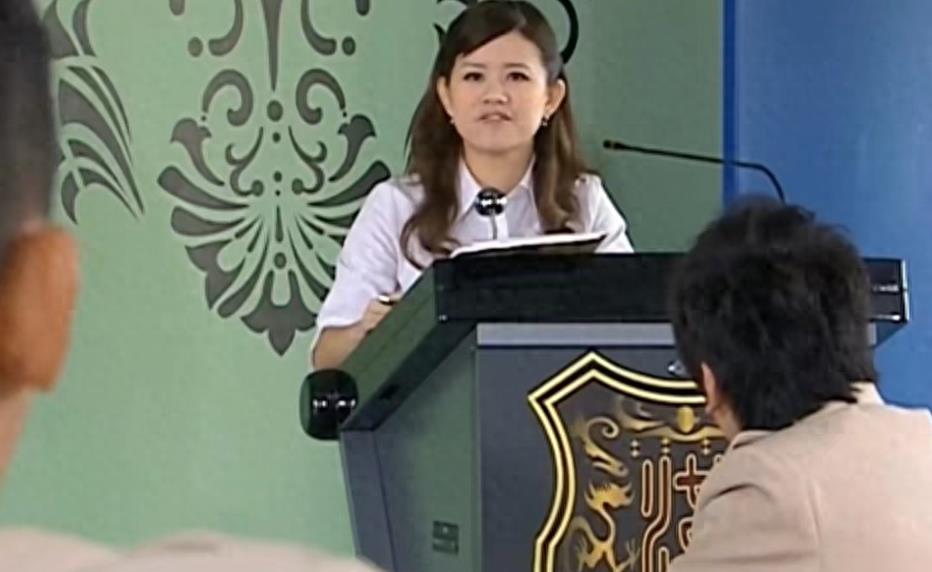 狂野诱惑！超辣女王舔刀瞬间！