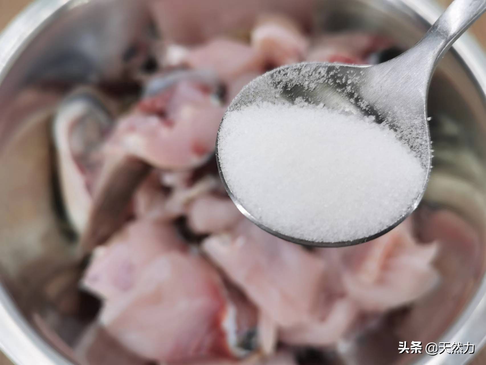 酸菜鱼正宗酸菜鱼的做法,酸菜鱼家常做法鱼肉鲜香滑嫩酸