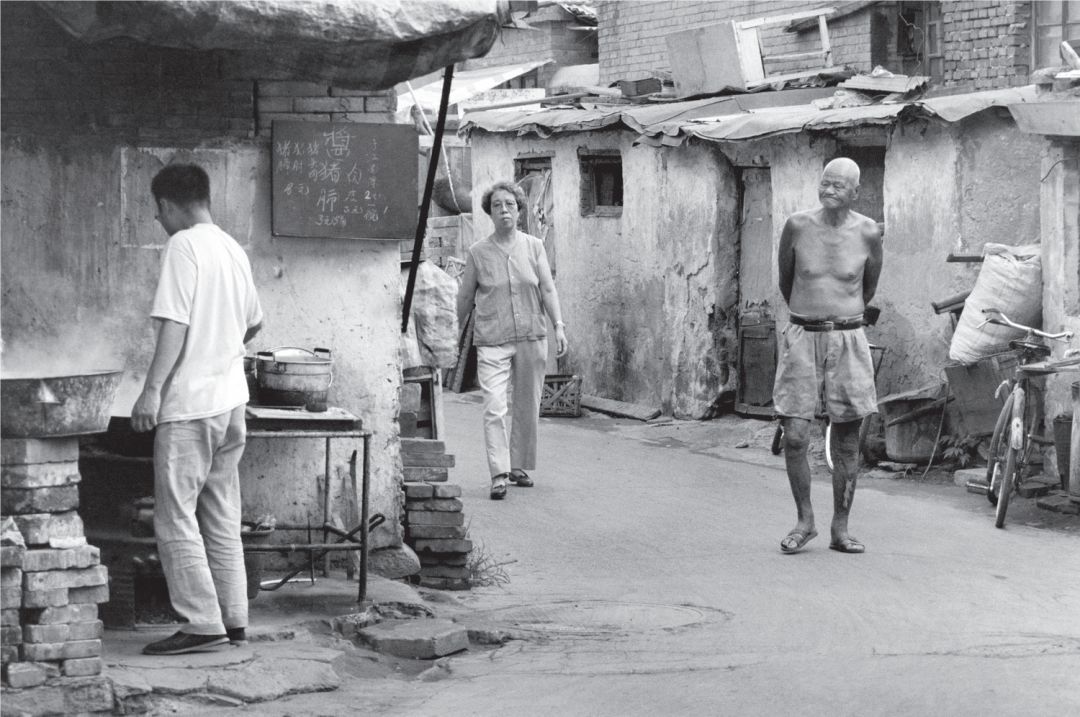 70年中华衣食住行的变化详细,中国70年前衣食住行的图片