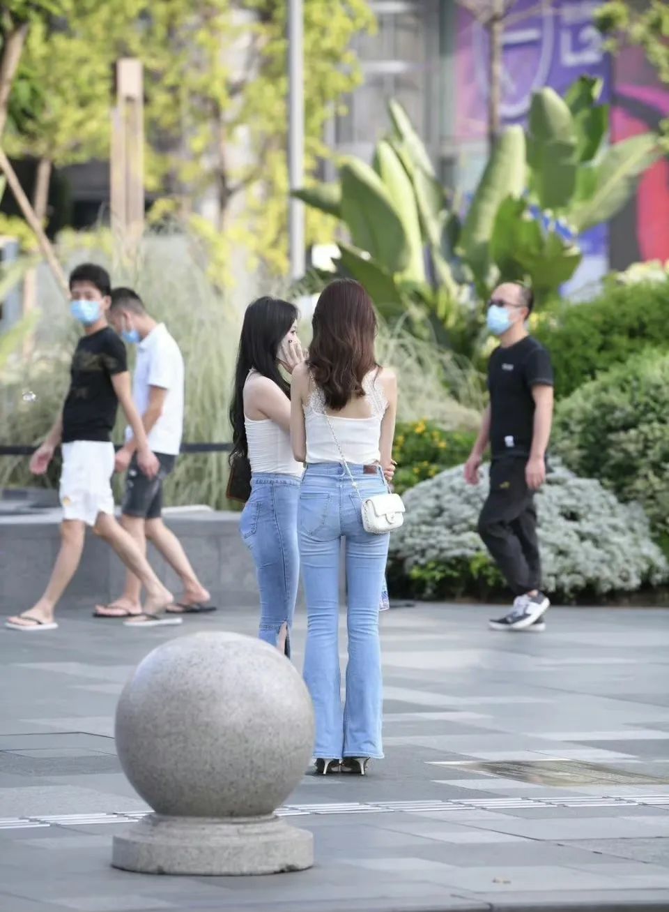 紧身牛仔裤优雅吗,紧身牛仔裤显腿长吗