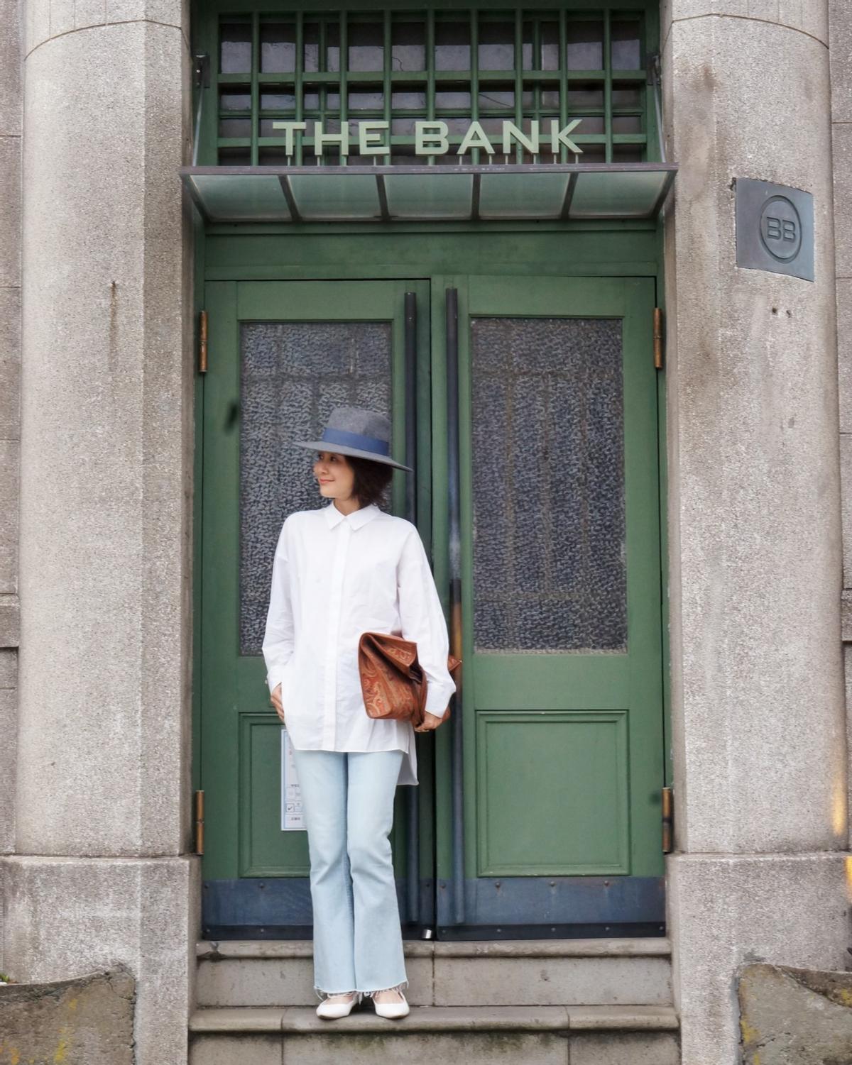 中年女性穿衣颜色搭配,中年女性适合什么样的穿衣风格