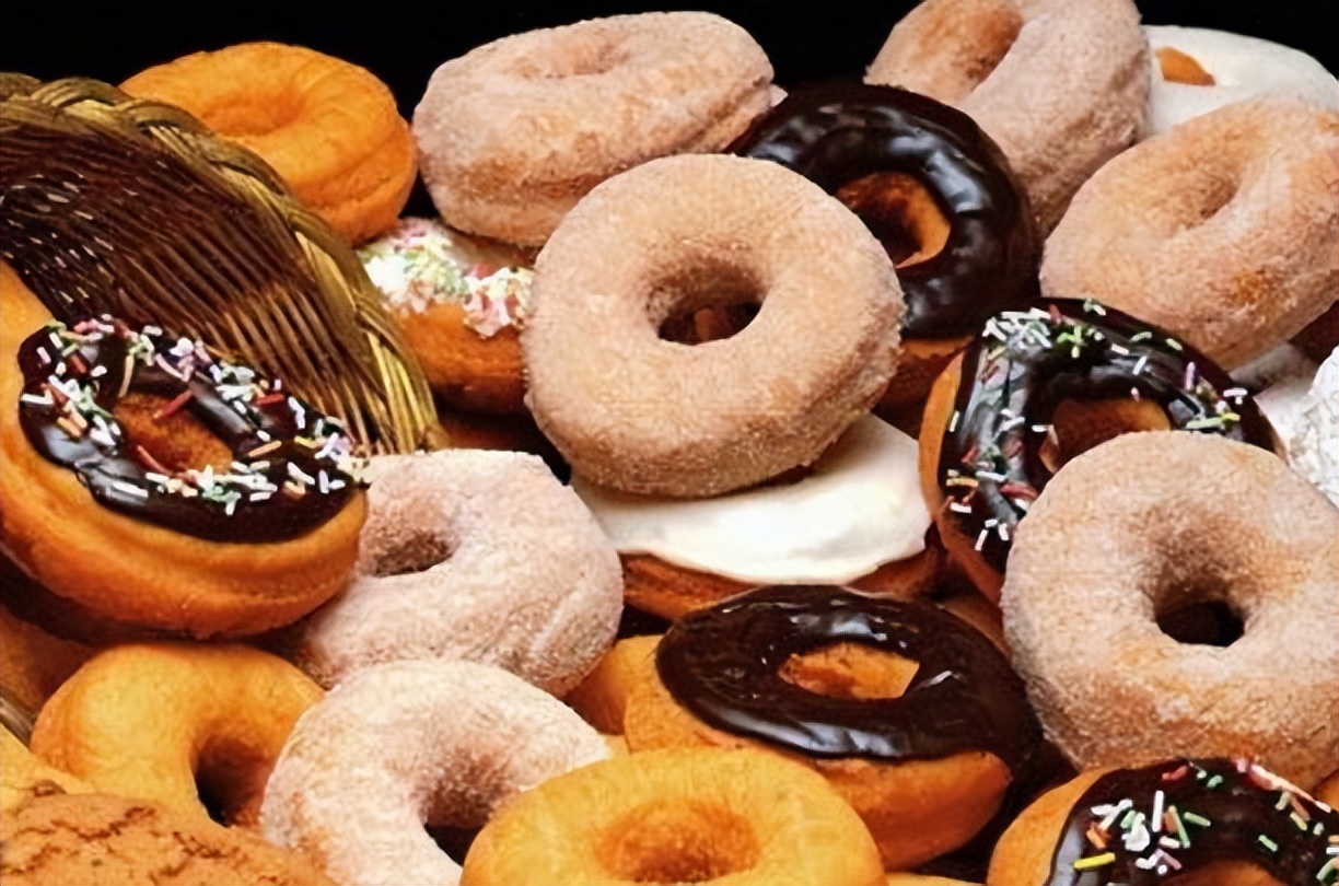 公布女性“糟蹋”乳房的行为，烟酒未上榜，劝告：能不做就不做