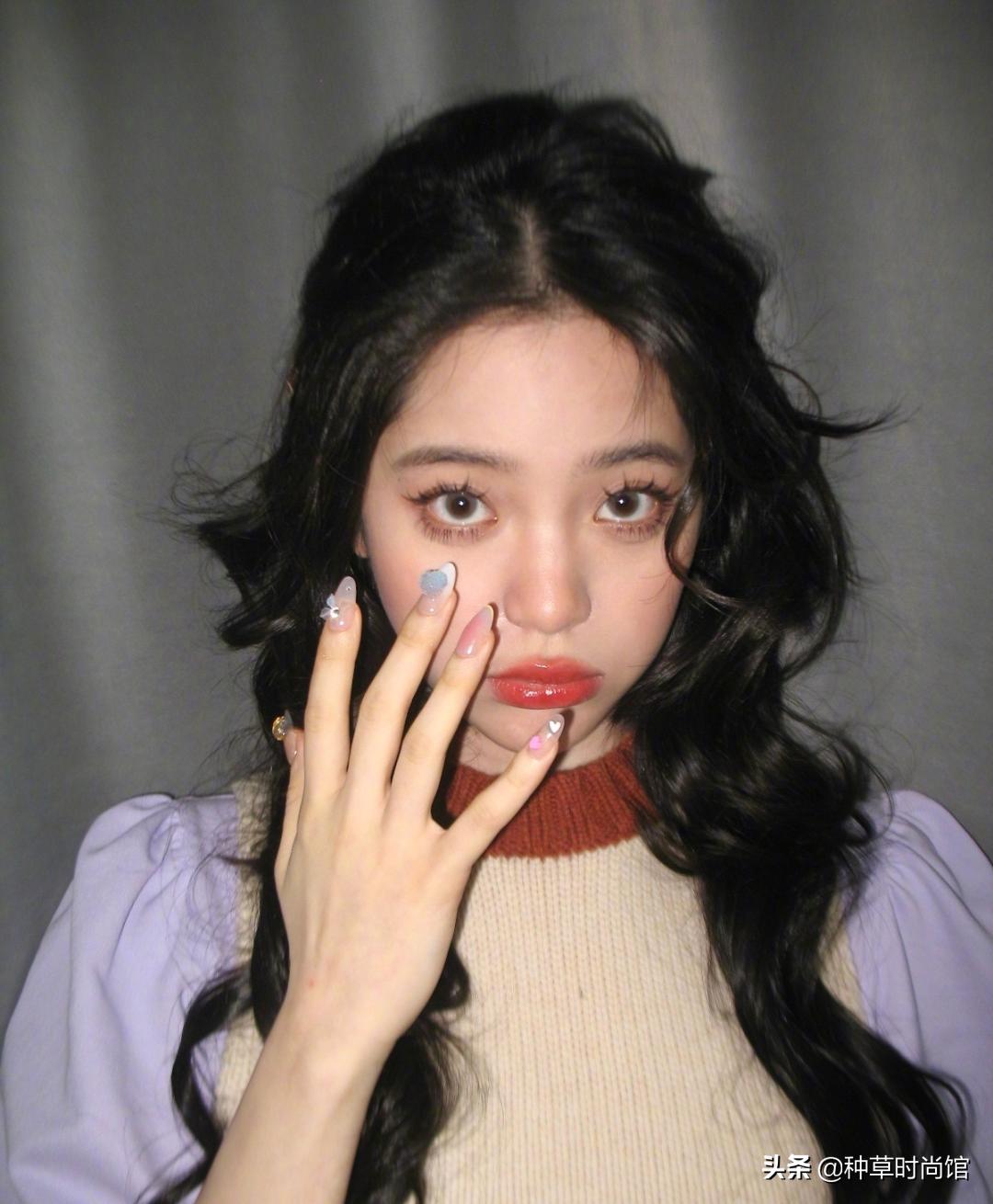 八字刘海怎么打理才不会显头秃,12岁圆脸头秃长发适合剪什么刘海