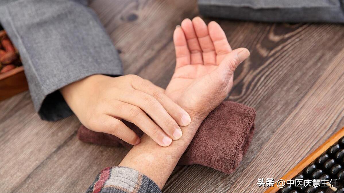 白带多,腹痛!慢性盆腔炎在作祟,中医对症用药,不再痛苦