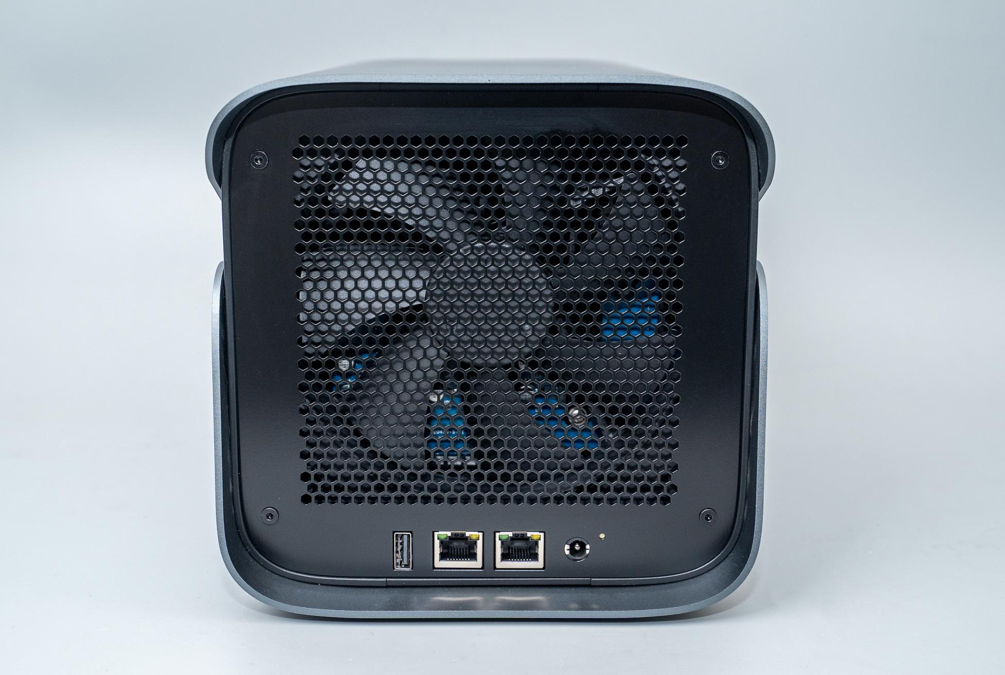 从小白走向专业：极空间新Z4开箱体验！Dcoker安装QB*载下**器教程