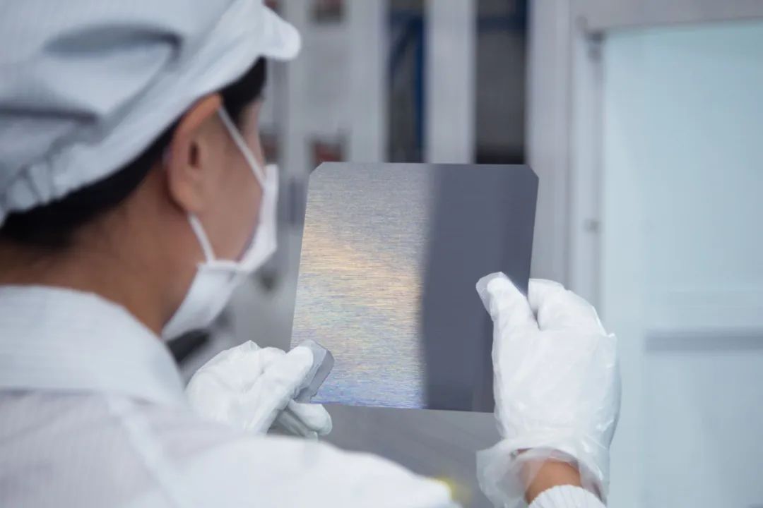 从李振国这60条商业思考，读懂隆基为什么能成为“全球光伏之王”