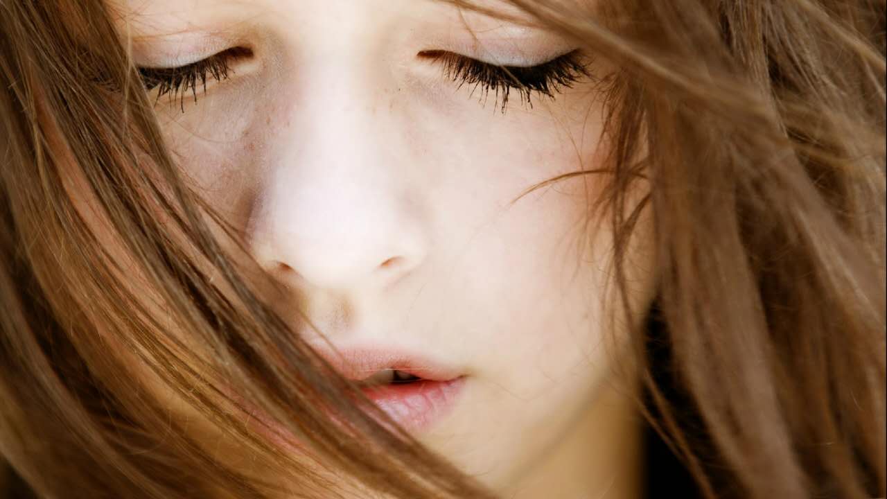 牙膏是老年斑克星还是帮凶,什么牙膏可以淡化老年斑