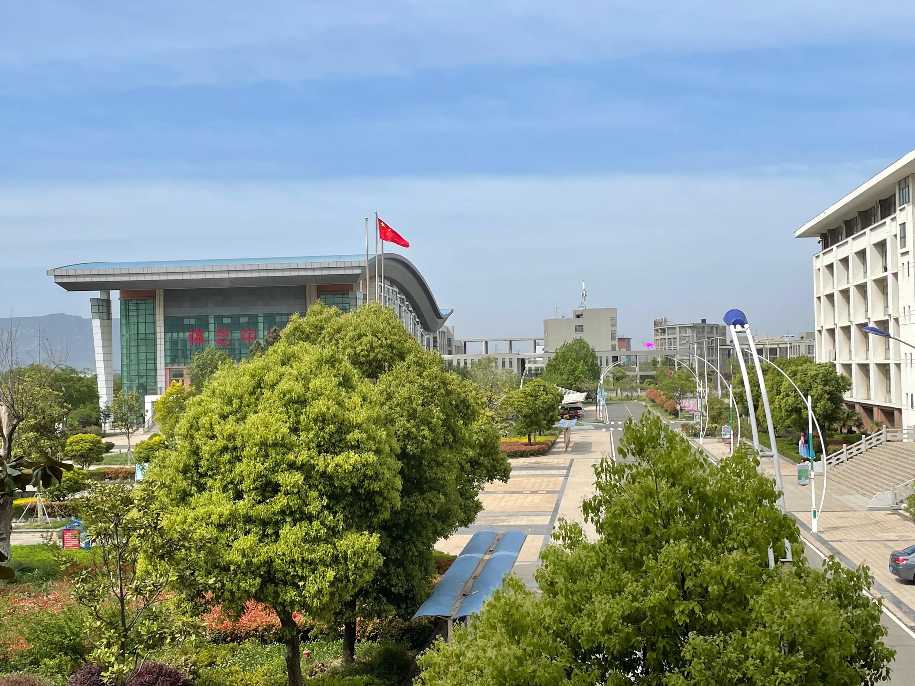 新学年第二学期No.243高三学生入校园心得体会布置完