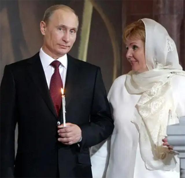 普京出任总统当晚视频,普京当选总统后流泪讲话视频