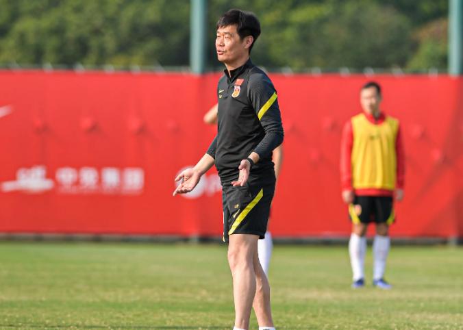 中国男足主帅李霄鹏评价国足,国足阵容大换血李霄鹏给出答案