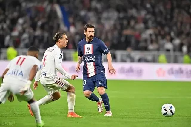 法甲梅西任意球绝杀巴黎4-3里尔,法甲首轮巴黎客战高喊梅西