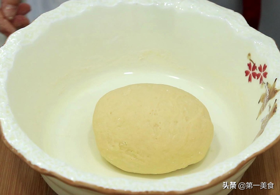 一碗面粉俩鸡蛋做低糖少油小零食,一碗面粉2勺糖做出小零食