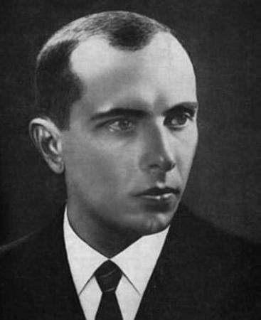 乌克兰新纳粹狂捧的民族英雄，班杰拉当年如何扮演纳粹刽子手？