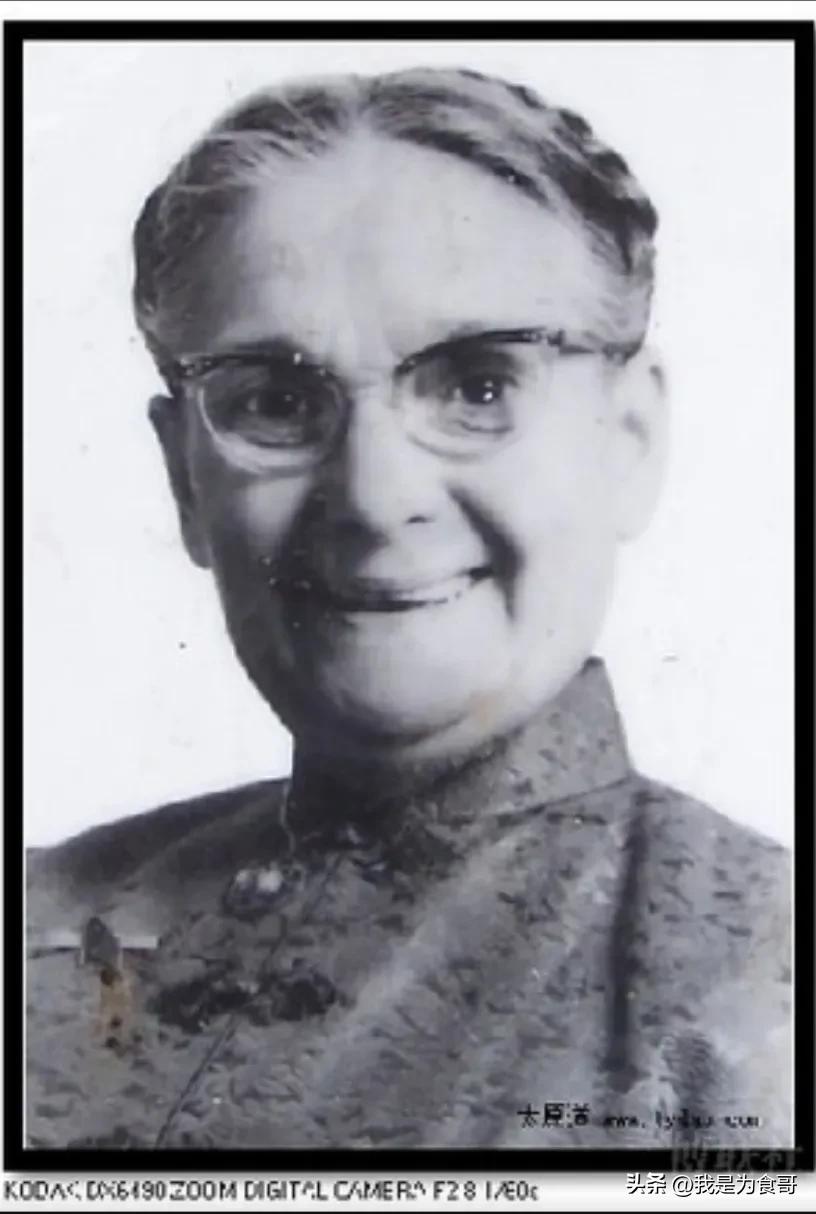 英国小女子,身高1米45英国女孩