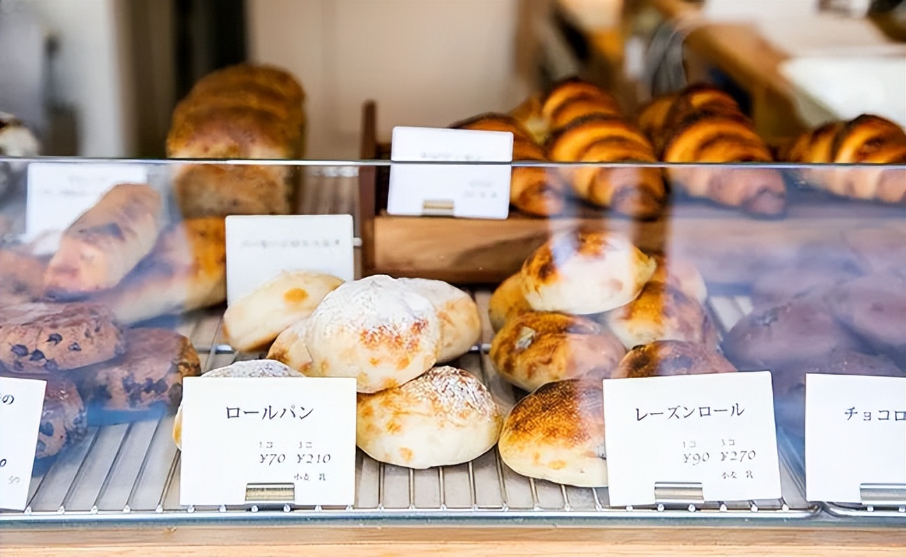 东京这位「面粉刺客」！每日使用15种面粉，混合制作40款面包