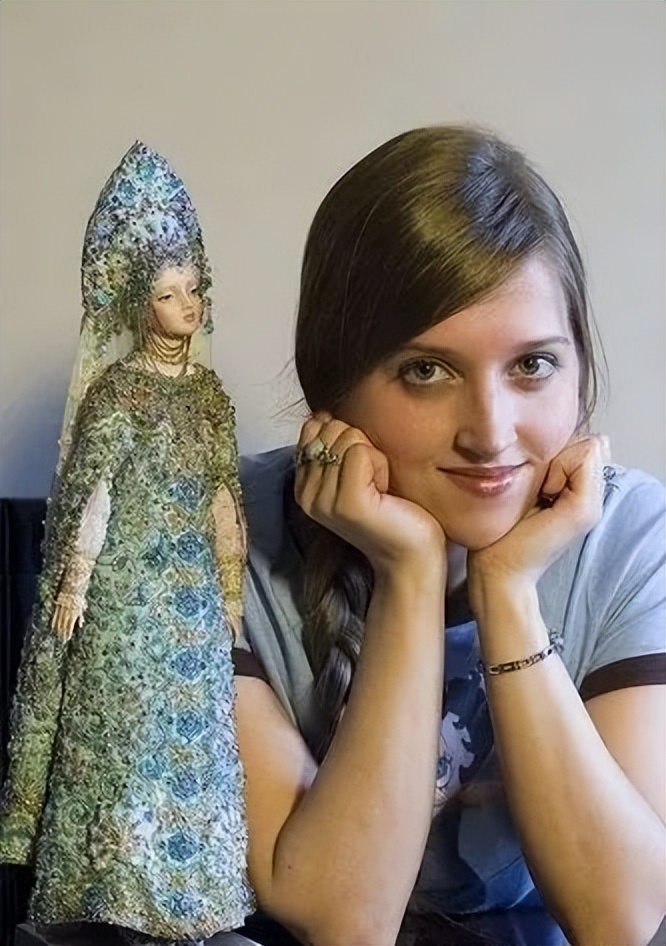 惊呆!李晨花200万为范冰冰定制的新娘娃娃,原来长这样!