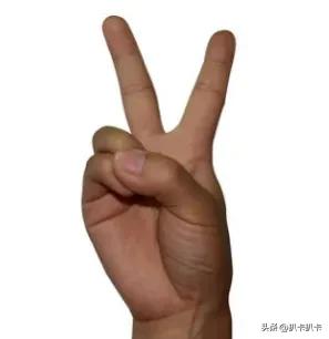 千万别用十种手势,这几种手势千万不要乱做