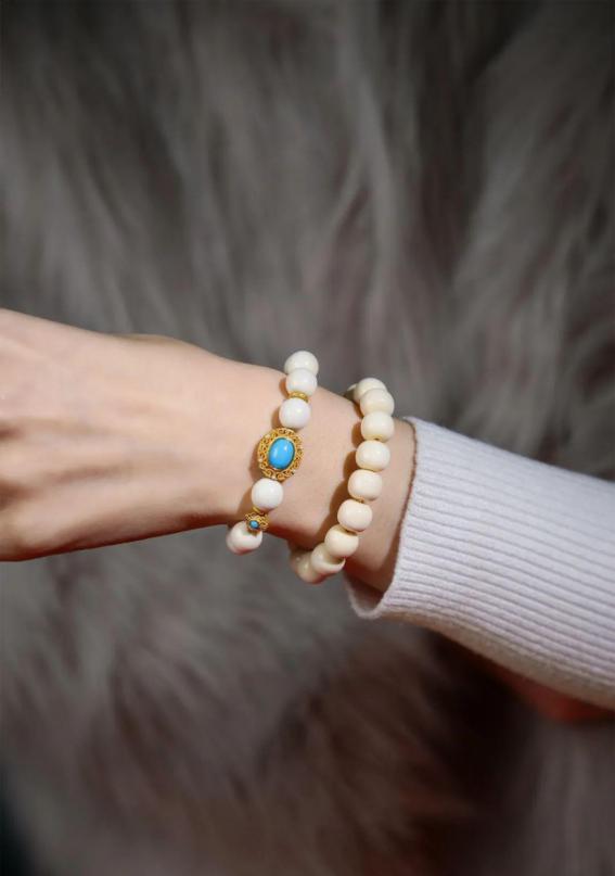 蜜蜡和猛犸哪个收藏价值高,猛犸单个牙收藏价值高吗