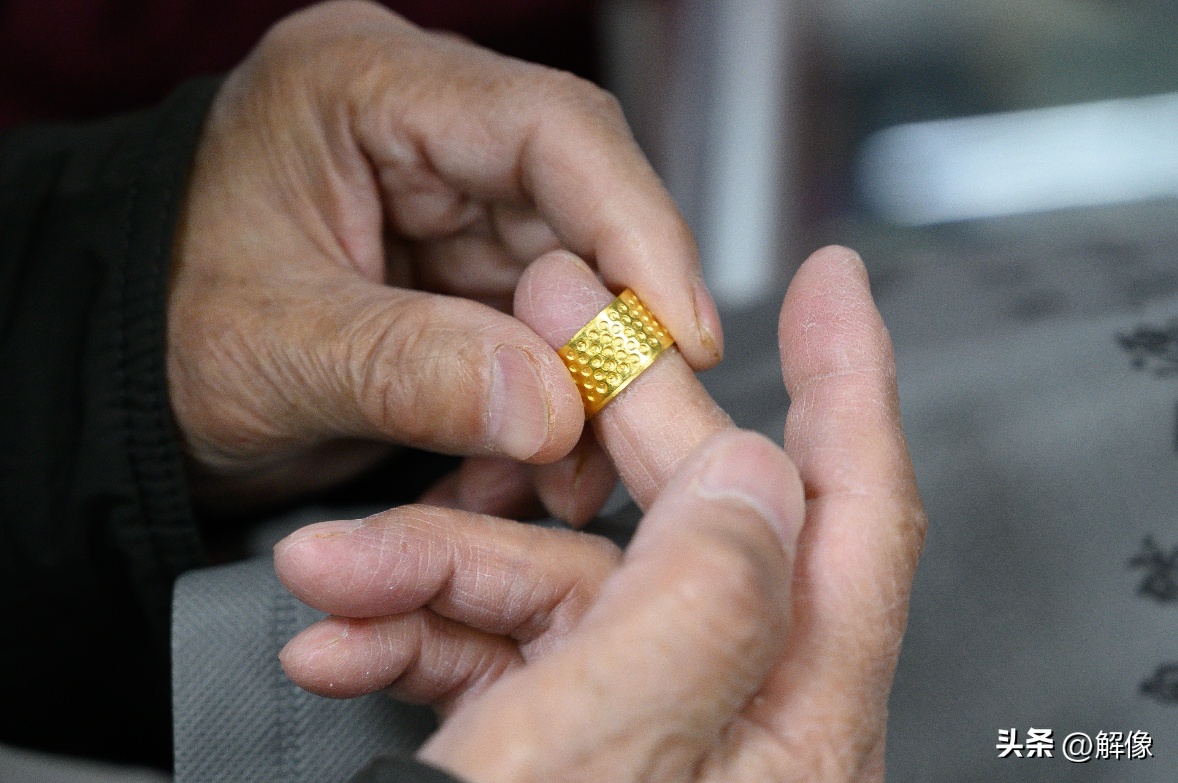 探访太原坚守67年的老百货大楼：小商品一应俱全，纽扣用纸包装