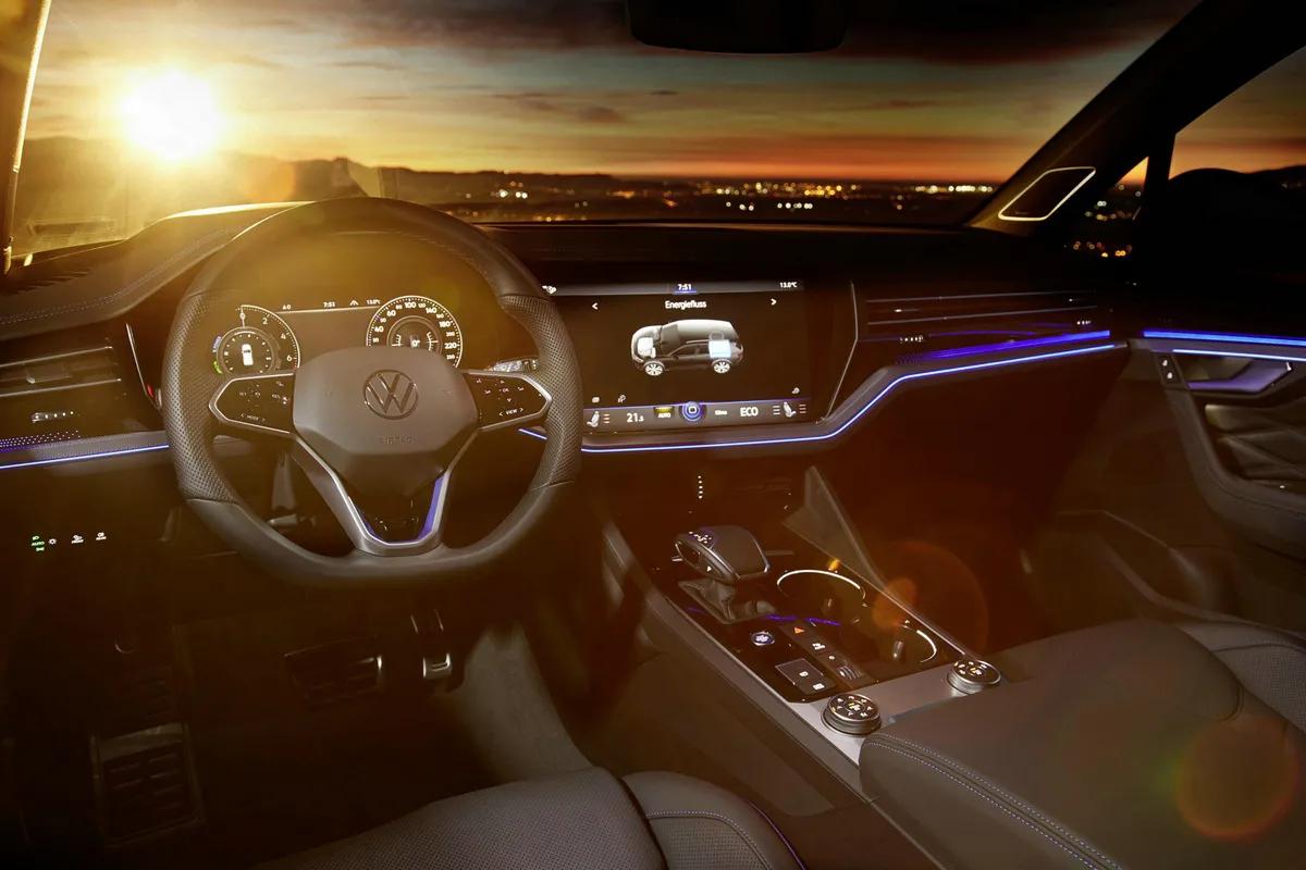 全新大众途锐新款车型,新款大众途锐2.0波箱升挡顿挫