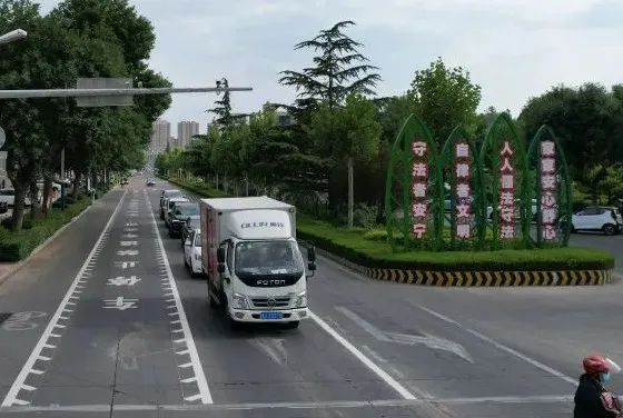 注意路口有可变车道,注意可变车道