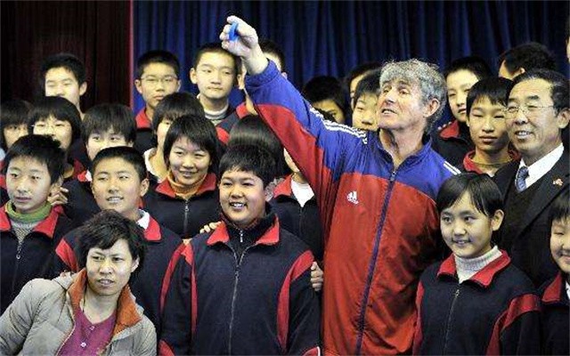 孩子十岁被体育教练看中,米卢夸赞的足球天才