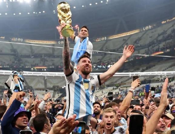 梅西和c罗的高光时刻,梅西5夺金球视频完整版